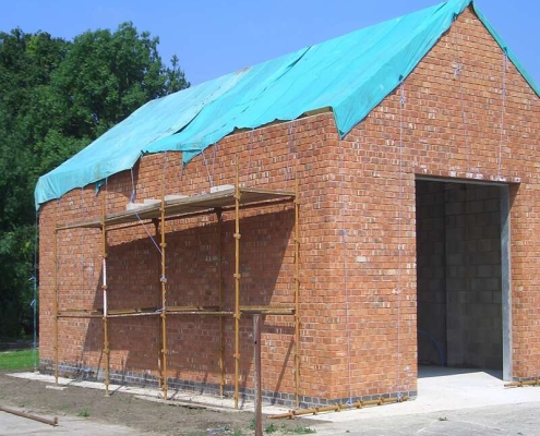 Reinforced tarps for temporary roof covering Best roof tarps for storm damage protection
