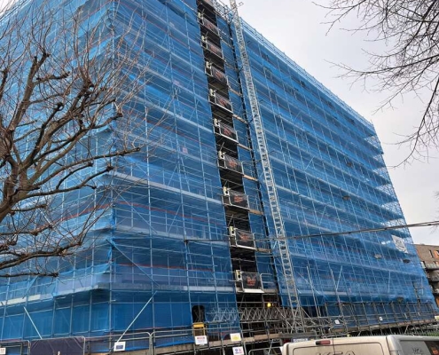 Safety netting for multi-story buildings Weather-resistant netting for debris control