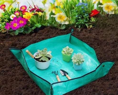 reusable gardening mat for repotting plants